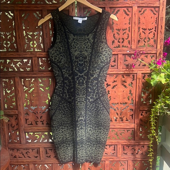 Diane Von Furstenberg Black and Silver Sleeveless Bodycon Mini Dress - Picture 1 of 5